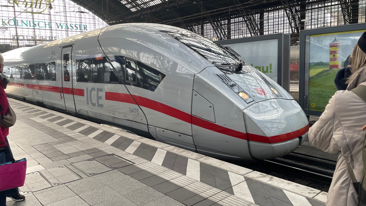 ICE am Bahnhof ICE am Bahnhof