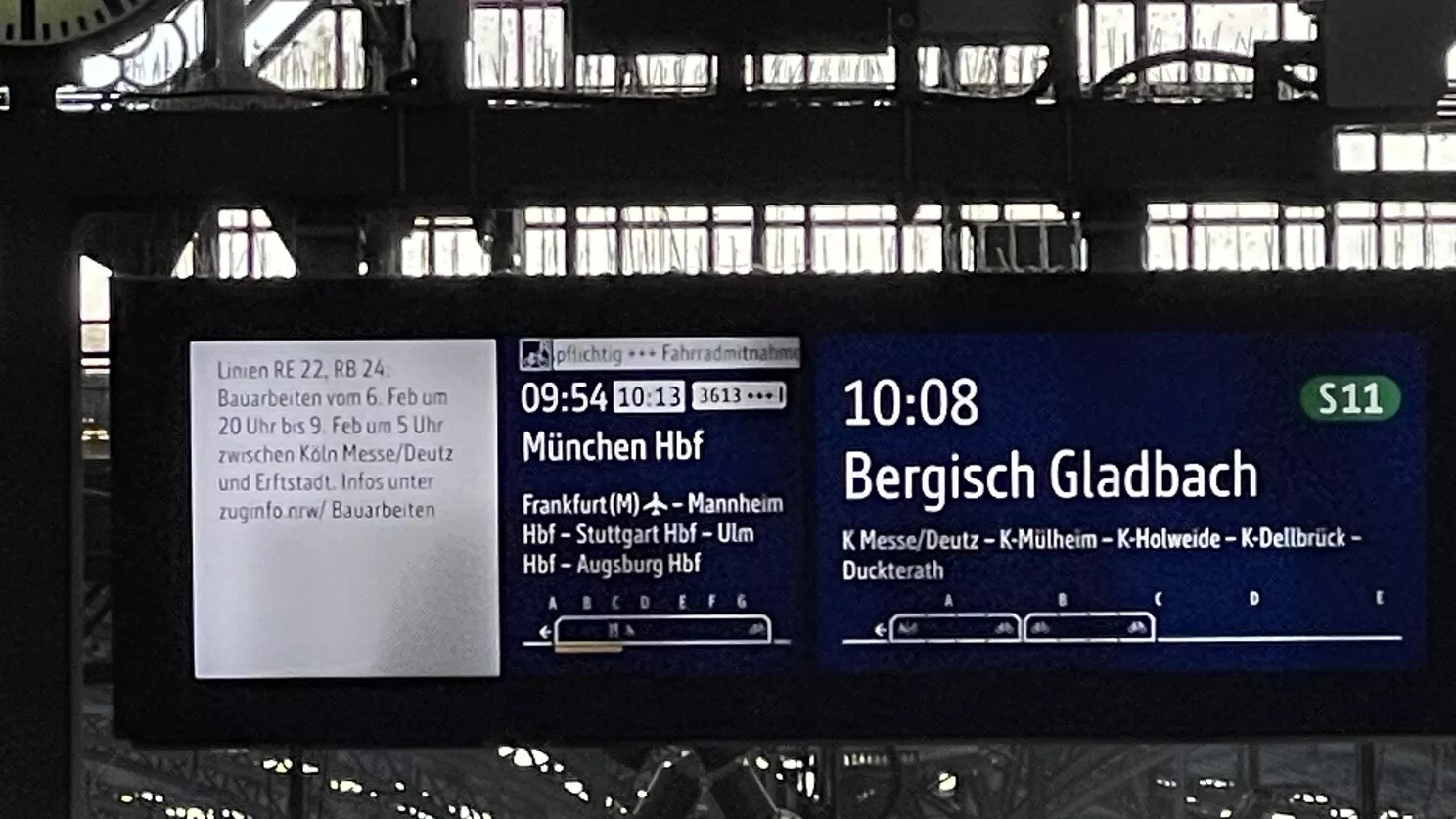 Anzeigetafel Bahnhof